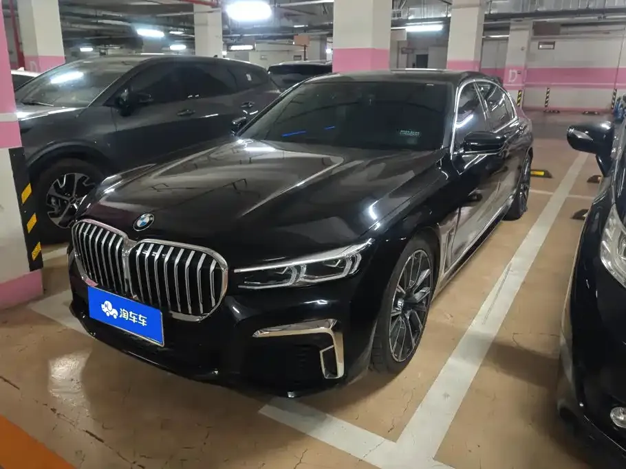 BMW 7 Series — фото 1