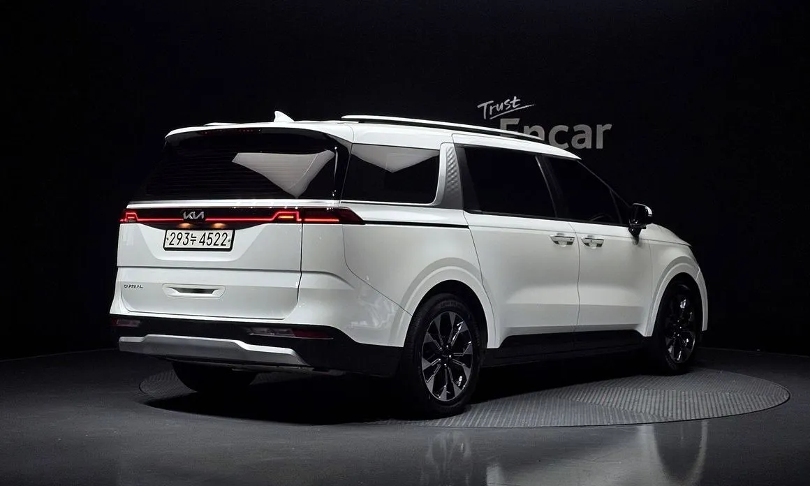 Kia Carnival — фото 4