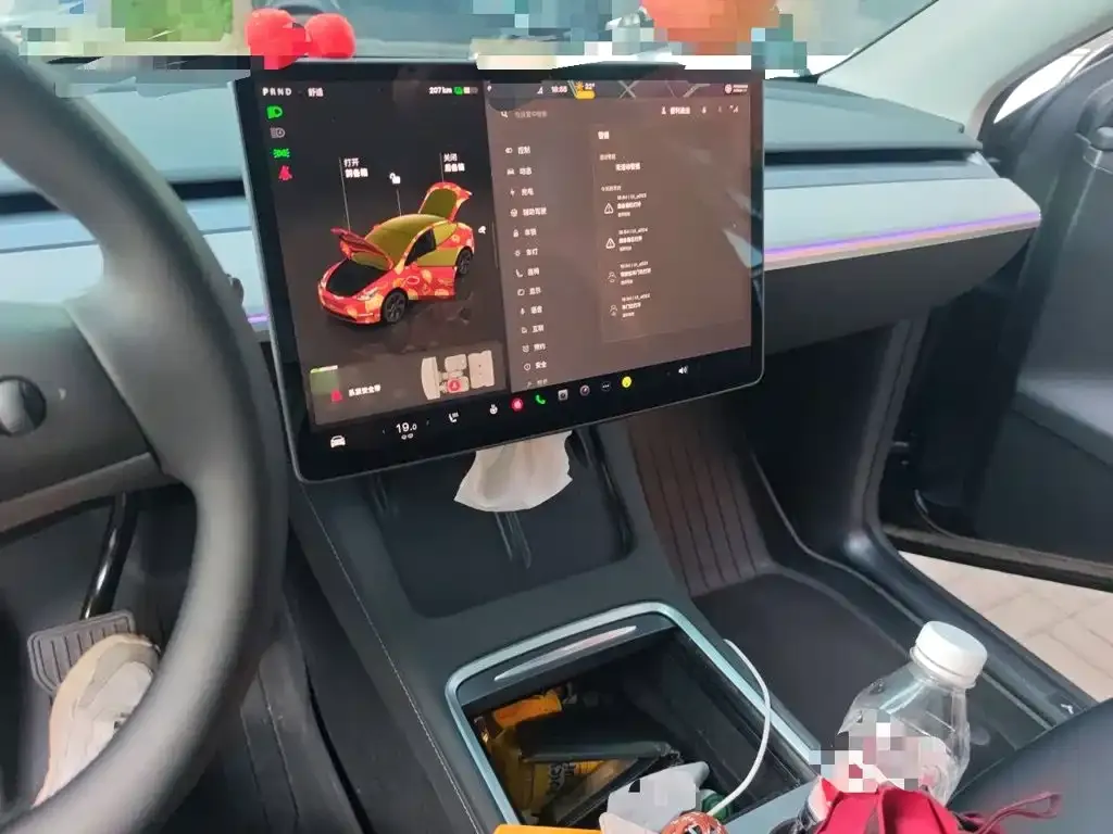 Tesla Model Y — фото 10