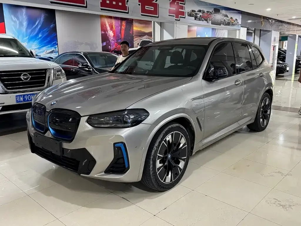 BMW iX3 — фото 1