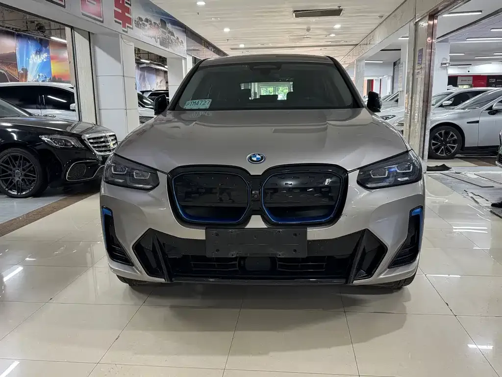 BMW iX3 — фото 10