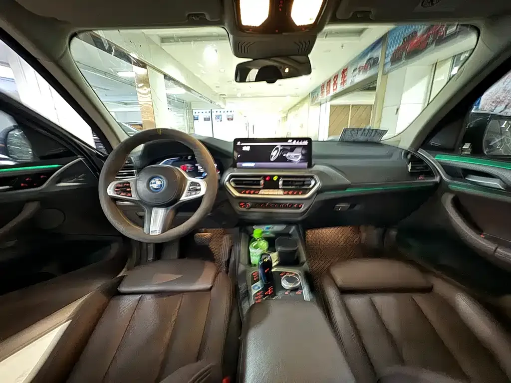 BMW iX3 — фото 4