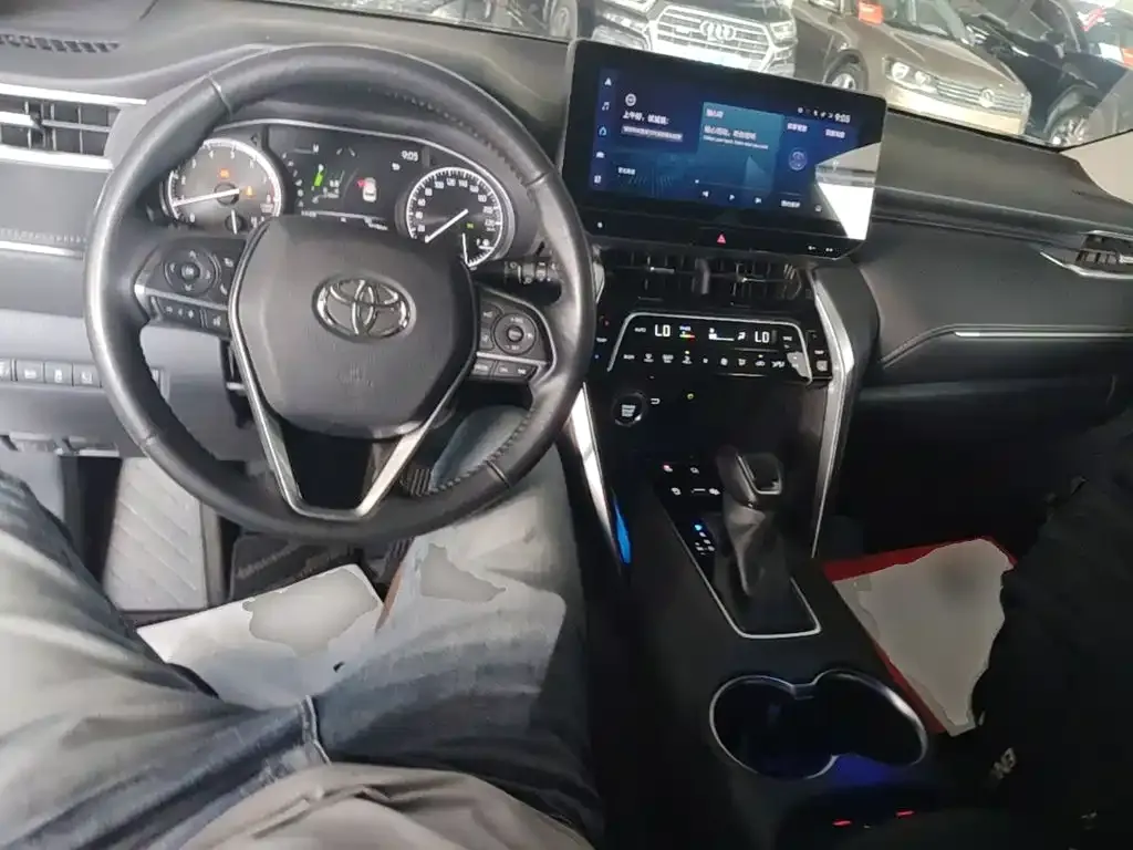 Toyota Harrier — фото 6