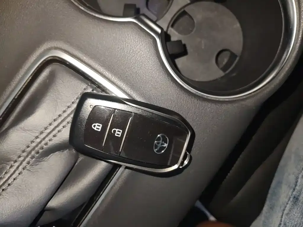 Toyota Harrier — фото 3