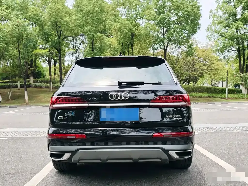 Audi Q7 — фото 8
