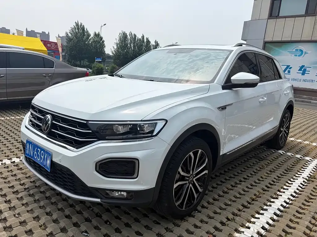 Volkswagen T-Roc — фото 1