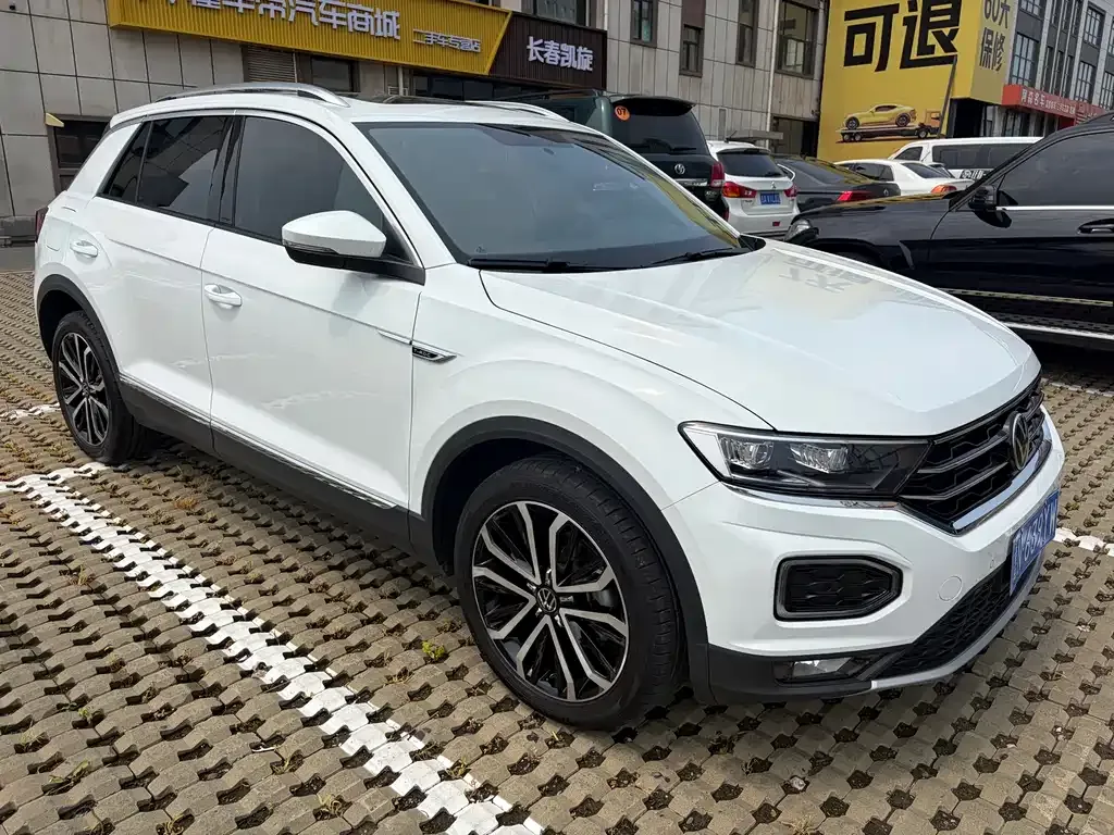 Volkswagen T-Roc — фото 10