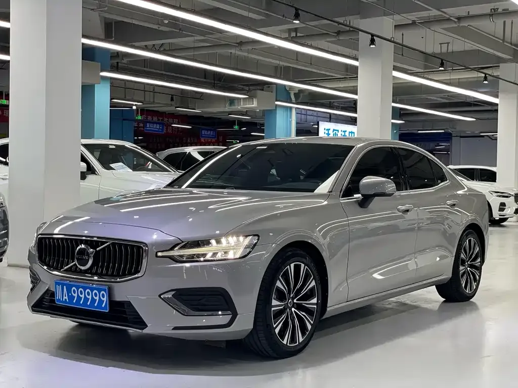 Volvo S60 — фото 1