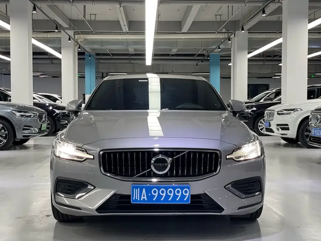 Volvo S60 — фото 10