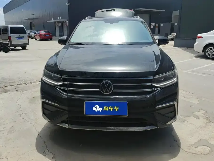 Volkswagen Tiguan L — фото 8