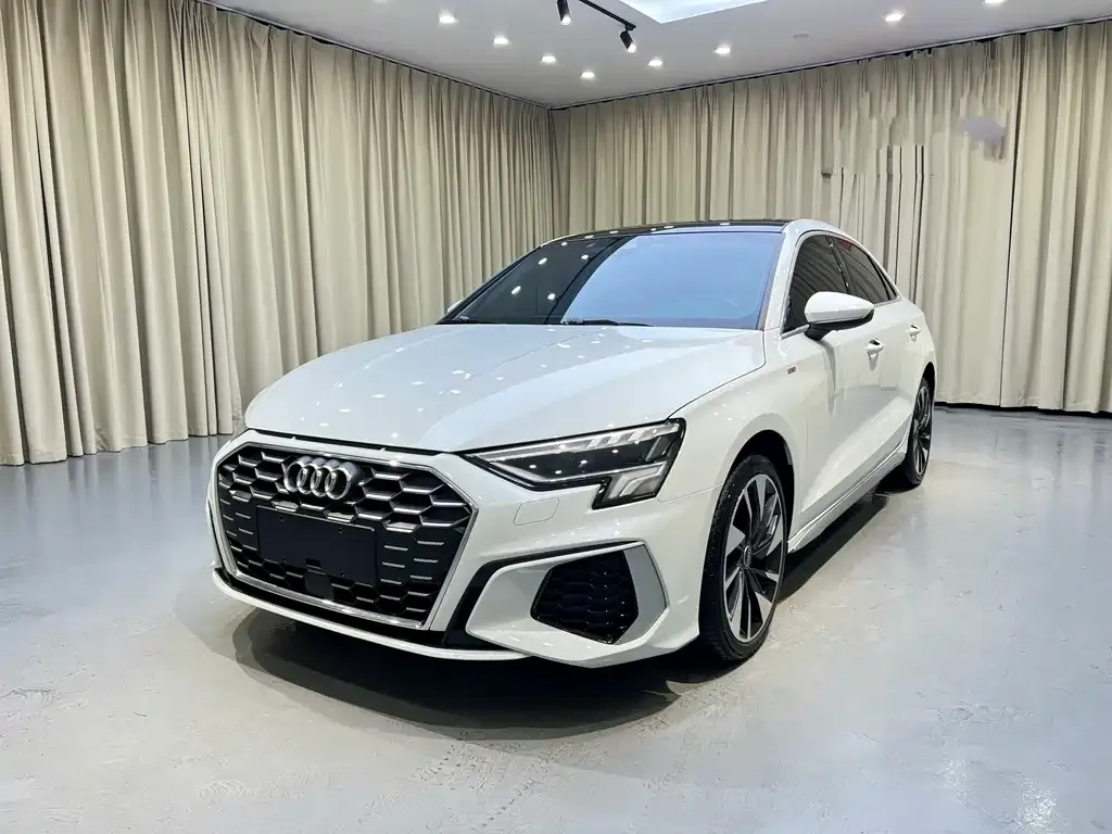 Audi A3 — фото 1