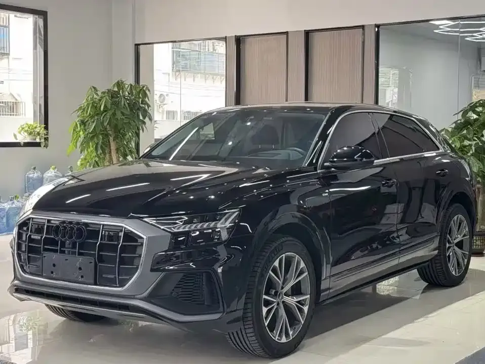 Audi Q8 — фото 1