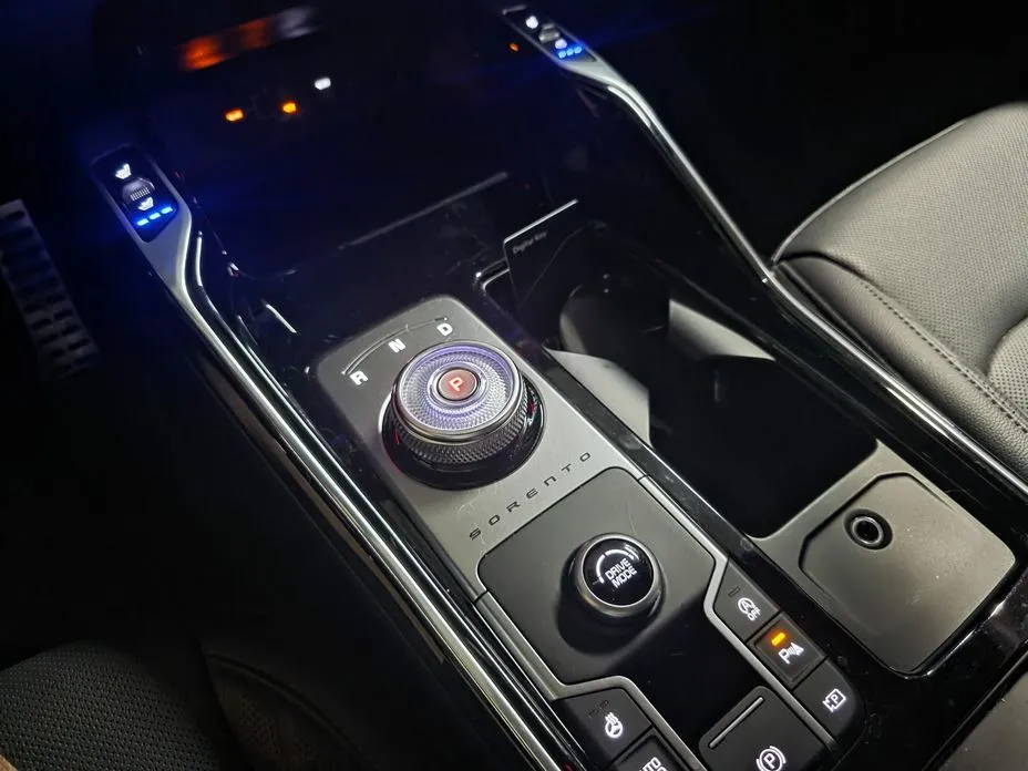 Kia Sorento — фото 7