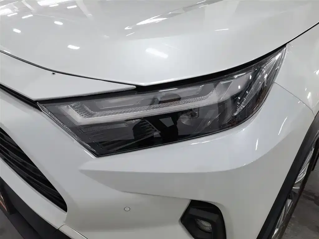 Toyota RAV4 — фото 10