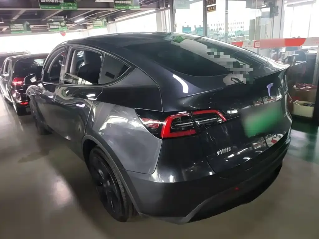 Tesla Model Y — фото 8
