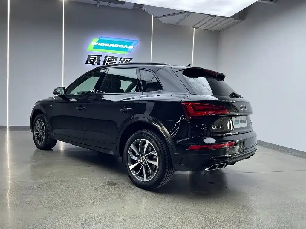Audi Q5L — фото 10
