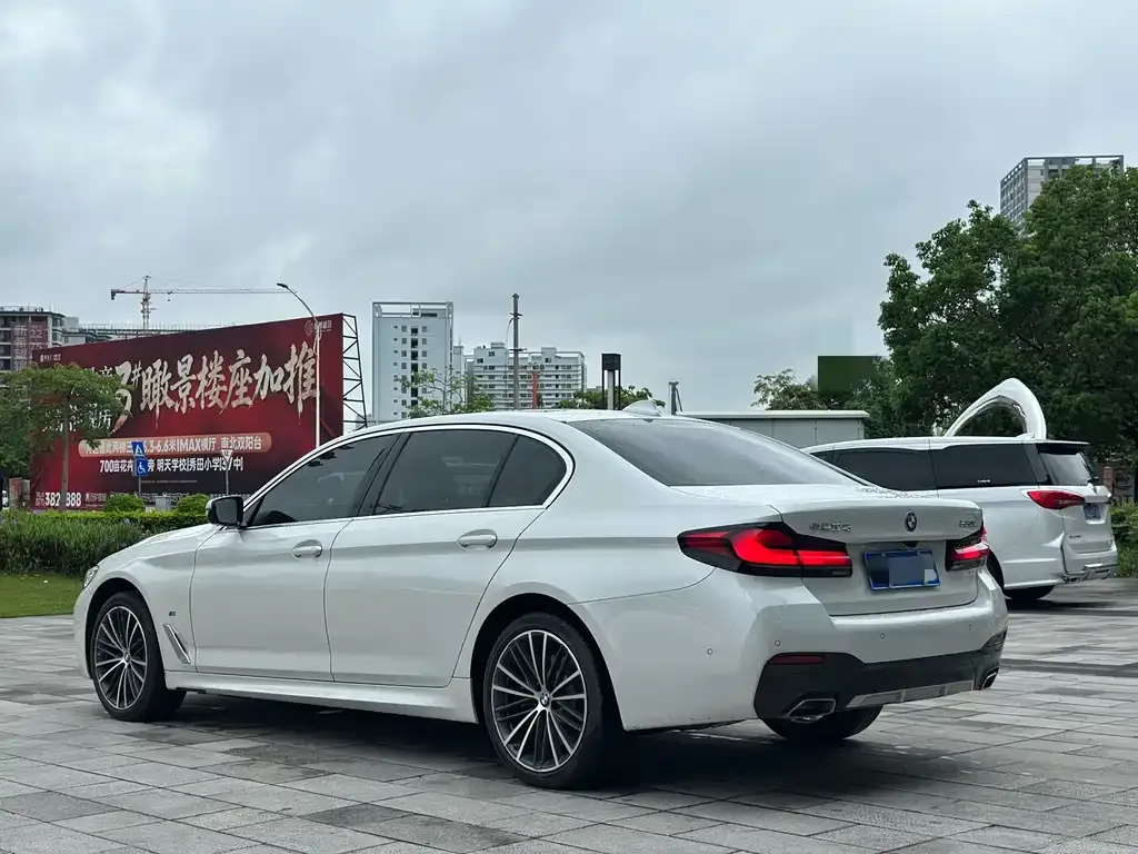 BMW 5 Series — фото 5