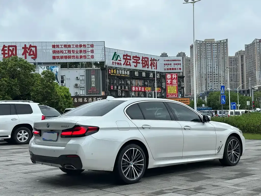 BMW 5 Series — фото 4