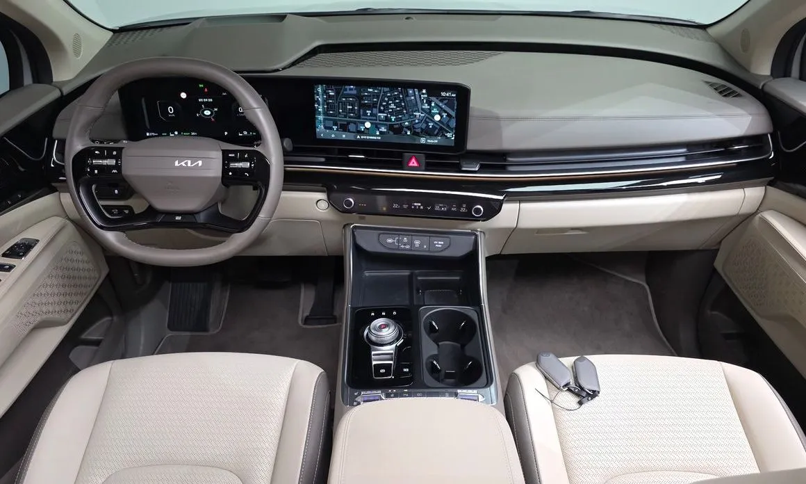Kia Carnival — фото 10