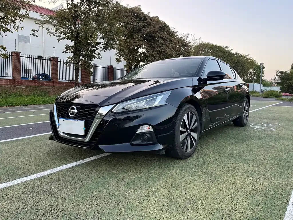 Nissan Teana — фото 1