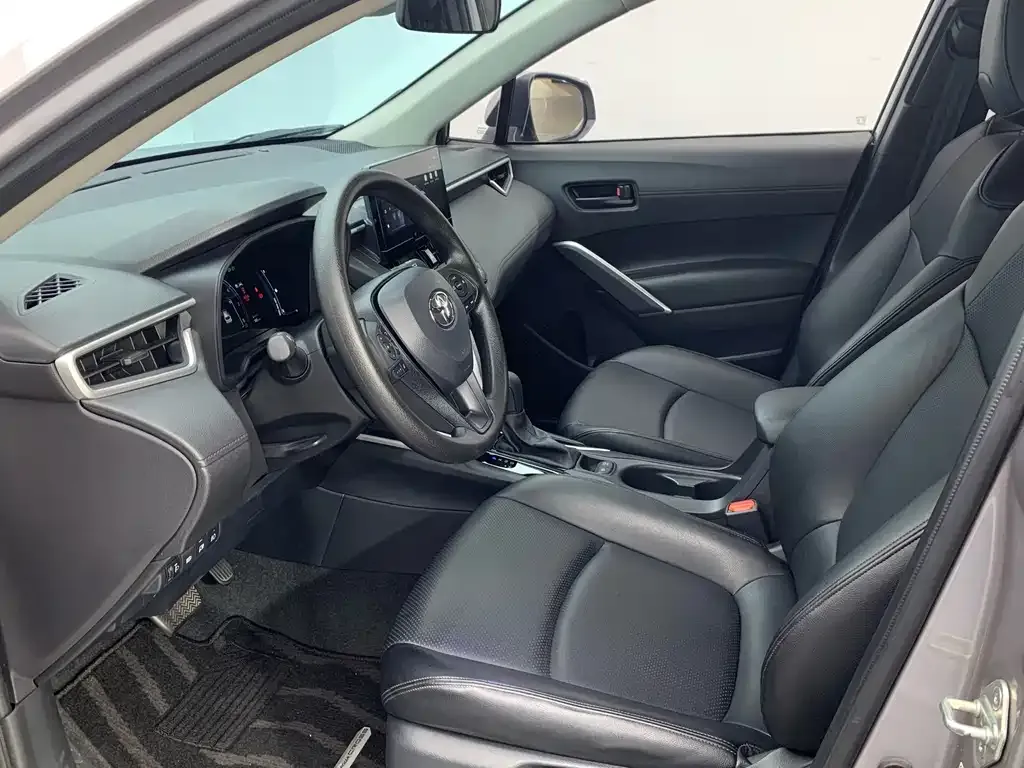 Toyota Corolla Cross — фото 10