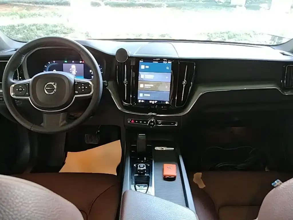 Volvo XC60 — фото 2