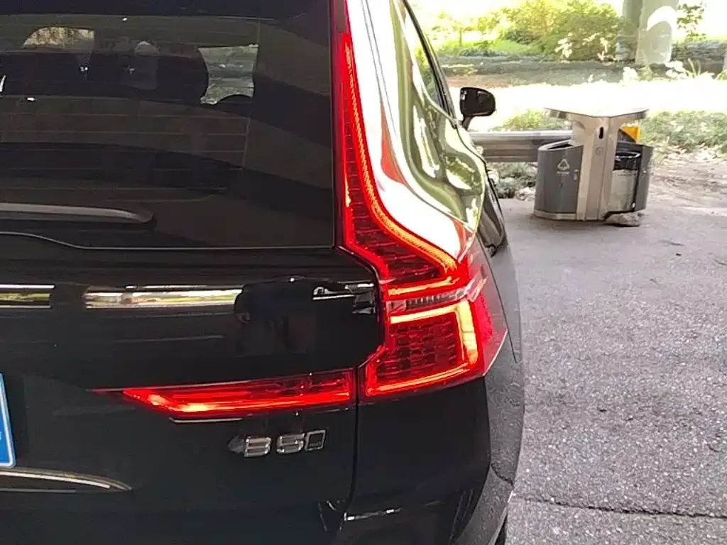 Volvo XC60 — фото 10