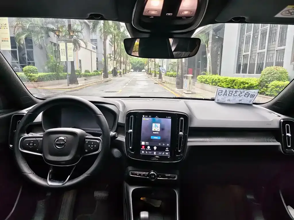 Volvo XC40 NEV — фото 2