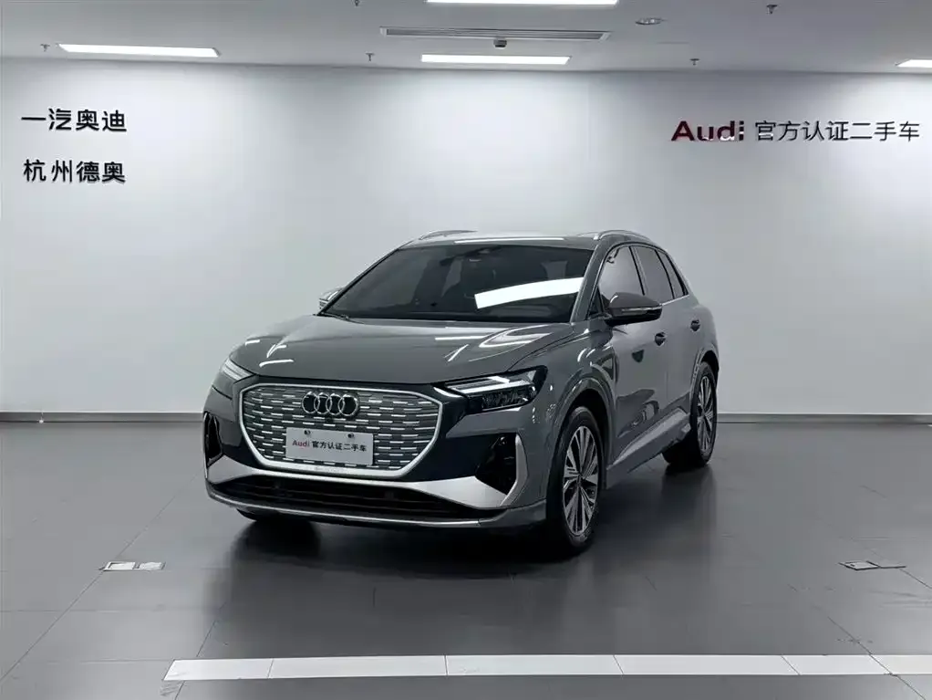 Audi Q4 e-tron — фото 1