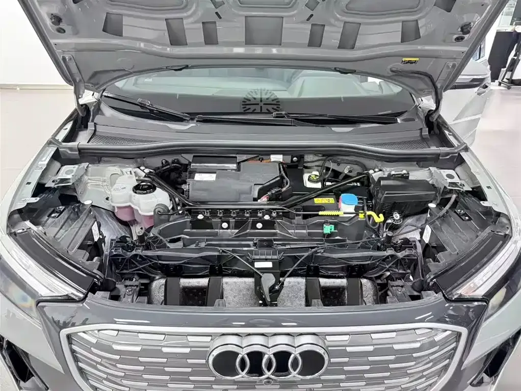 Audi Q4 e-tron — фото 9