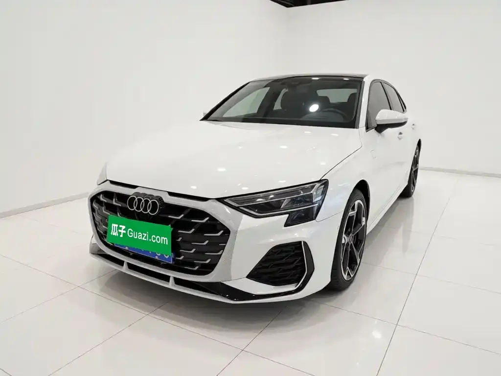Audi A3 — фото 1