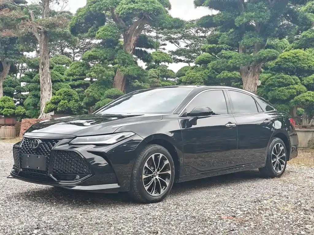 Toyota Avalon — фото 1