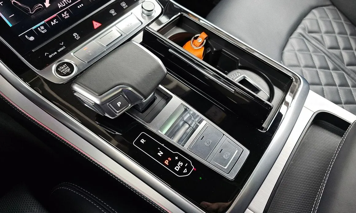 Audi Q8 2021 из KR, фото 8