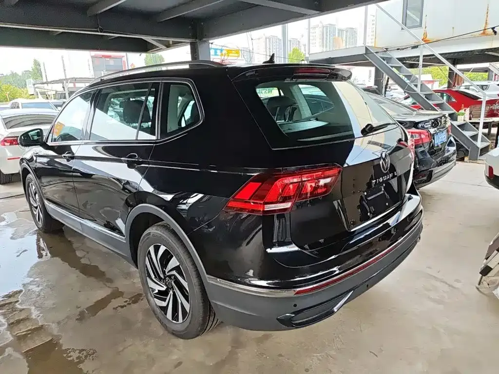 Volkswagen Tiguan L — фото 7