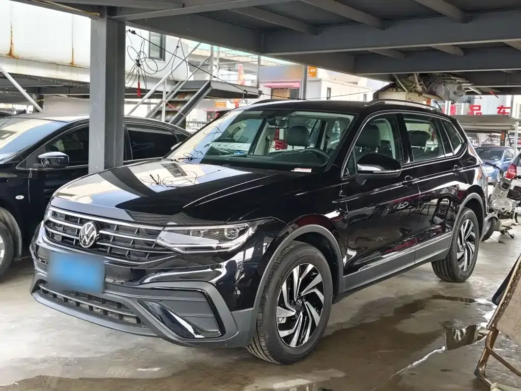 Volkswagen Tiguan L — фото 9