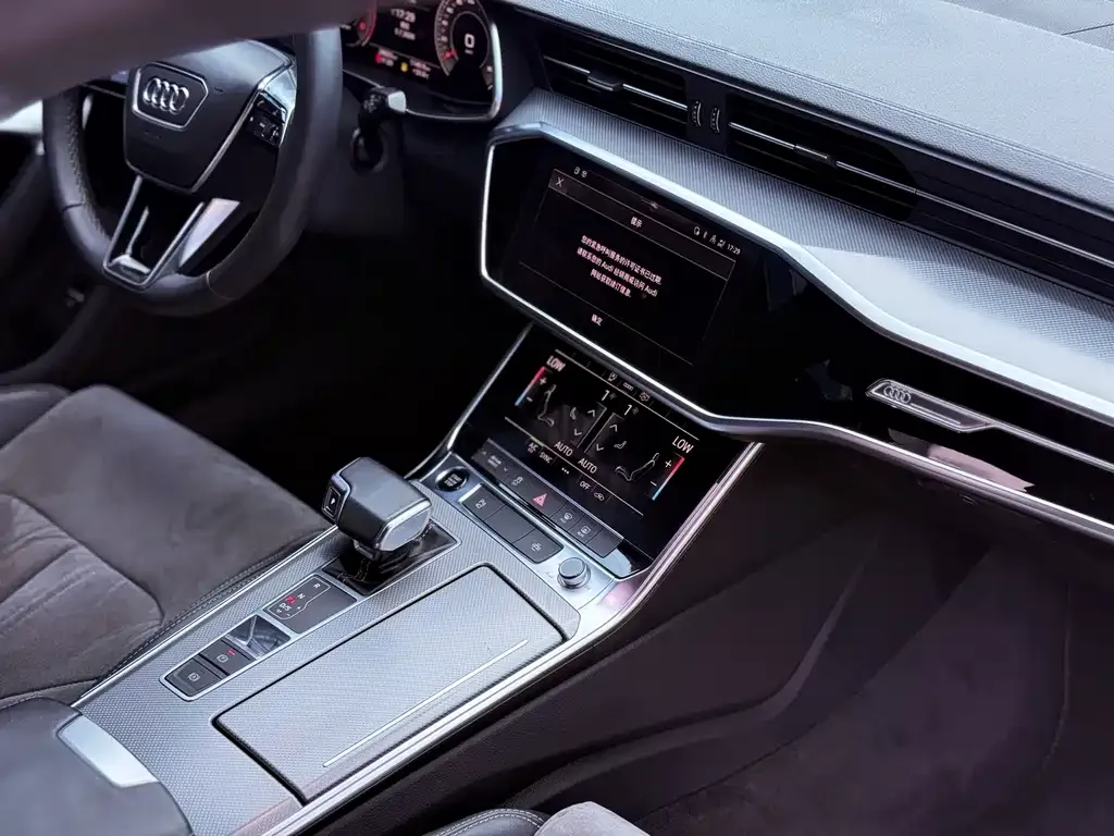 Audi A6L — фото 9
