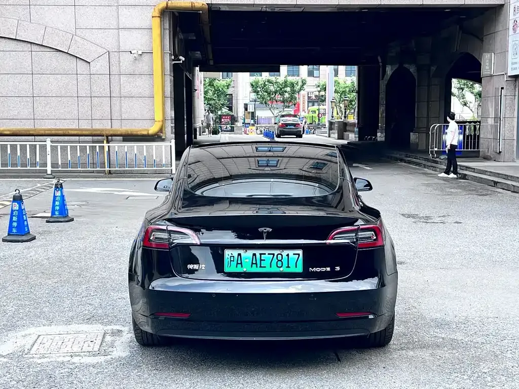 Tesla Model 3 — фото 4