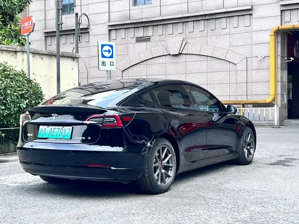 Tesla Model 3 — фото 5