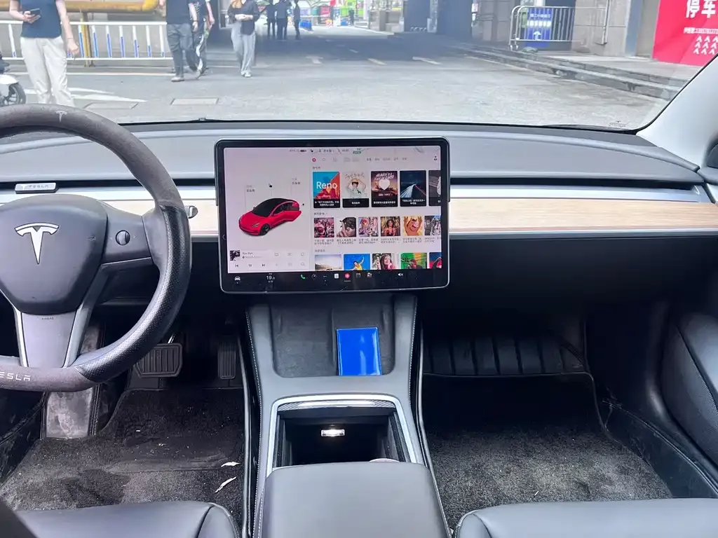 Tesla Model 3 — фото 8