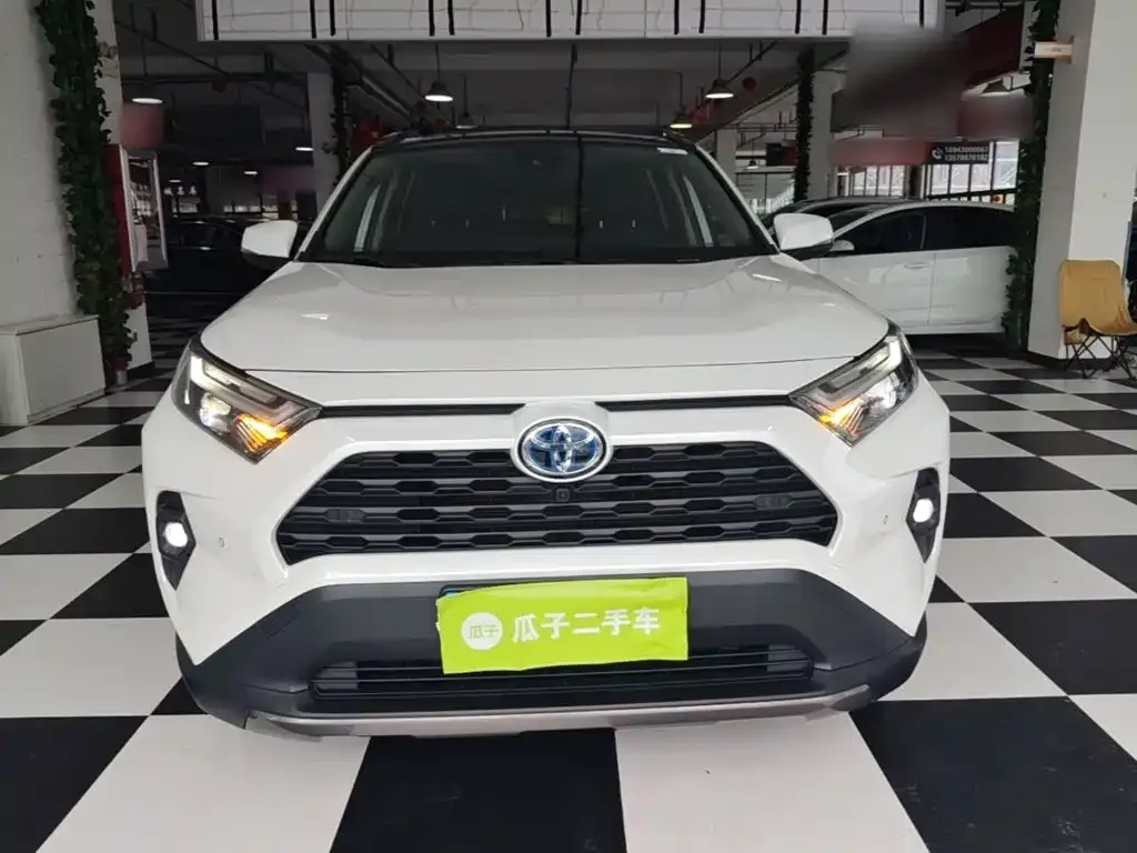 Toyota RAV4 — фото 8