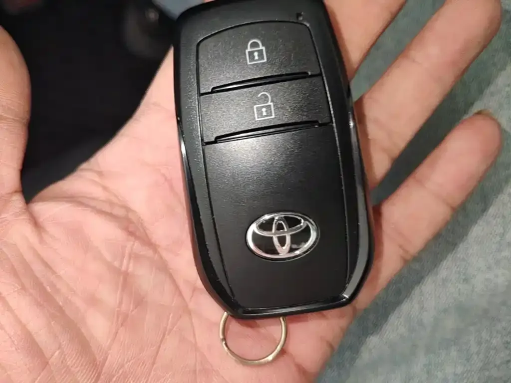 Toyota RAV4 — фото 7