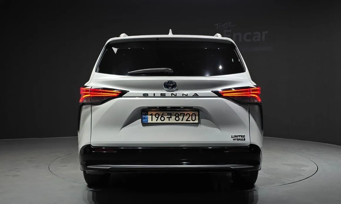 Toyota Sienna — фото 2