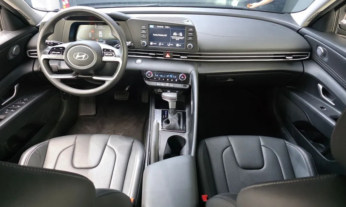 Hyundai AVANTE — фото 3