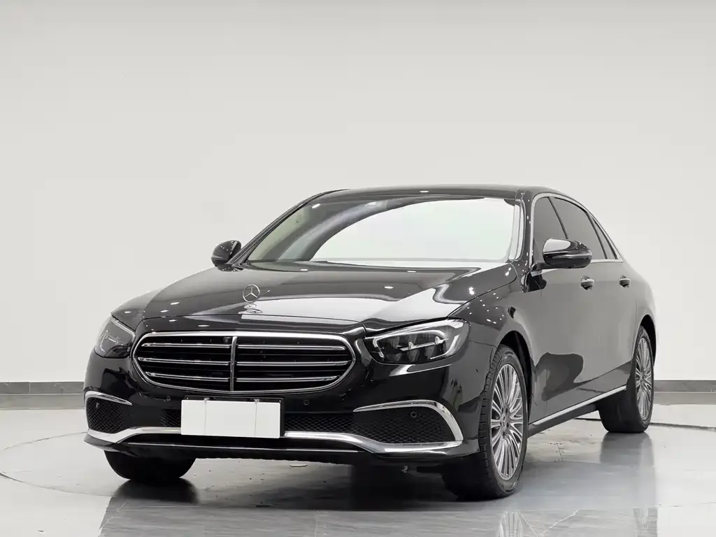 Mercedes-Benz E-Class — фото 1