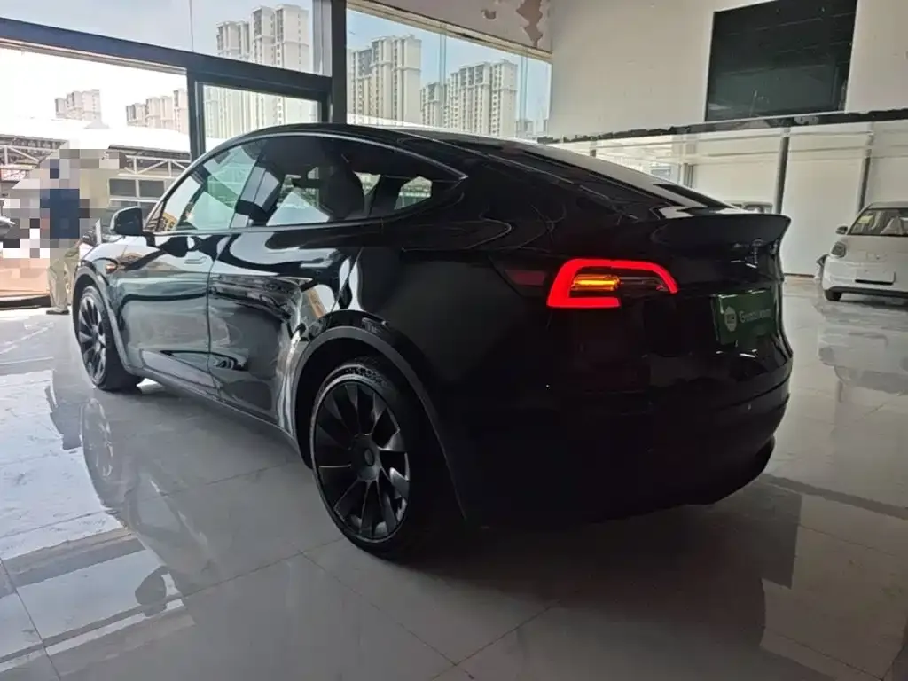 Tesla Model Y — фото 7