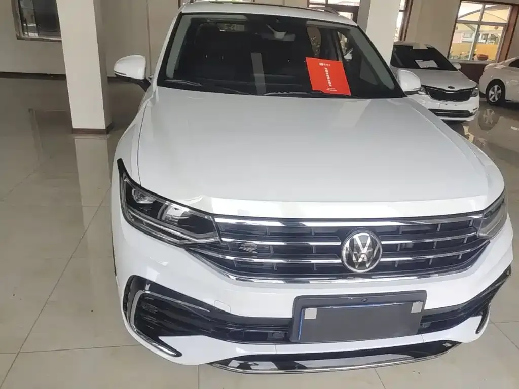 Volkswagen Tiguan L — фото 8
