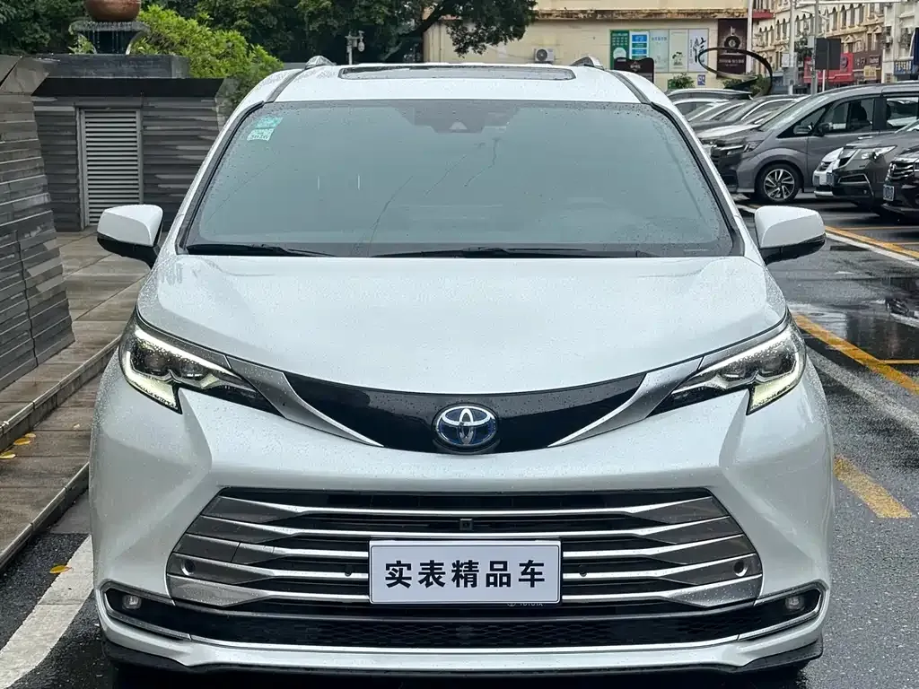 Toyota Sienna — фото 8