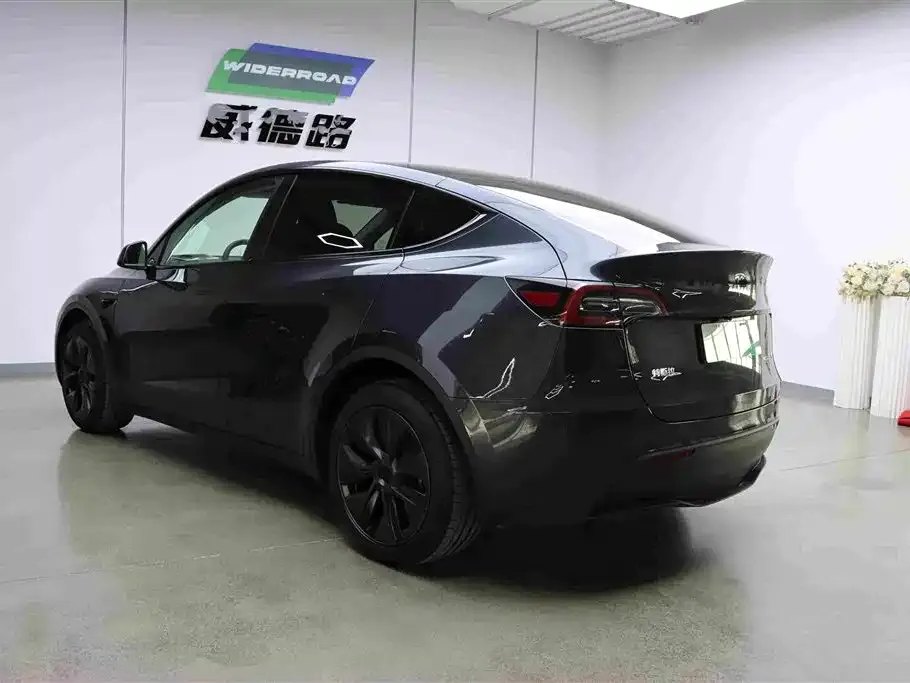 Tesla Model Y — фото 5