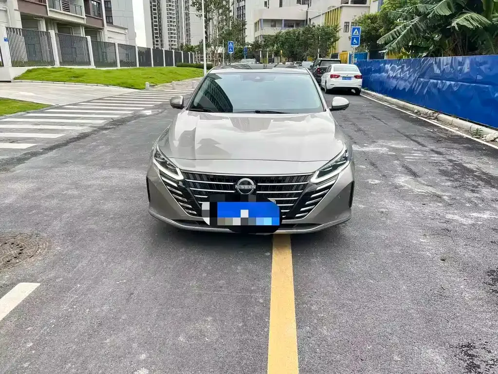 Nissan Teana — фото 1