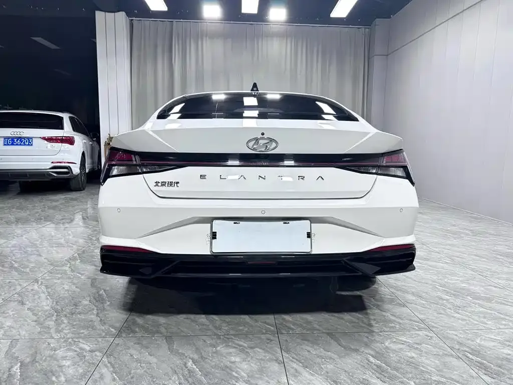 Hyundai Elantra — фото 2